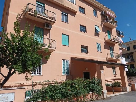 appartamento in vendita a Roma in zona Tuscolano