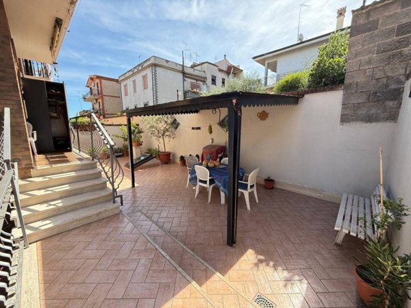 casa indipendente in vendita a Roma in zona Finocchio