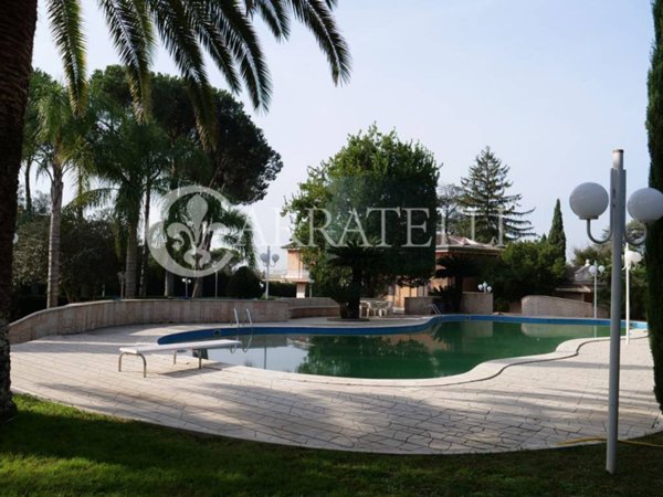 casa indipendente in vendita a Roma