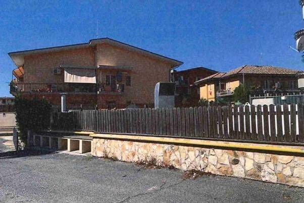 negozio in vendita a Roma in zona Finocchio