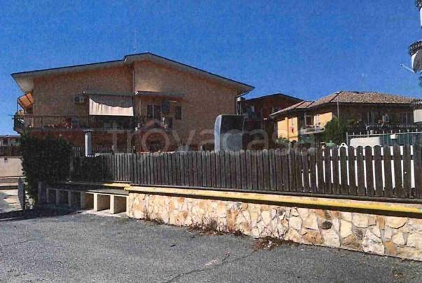 negozio in vendita a Roma in zona Borghesiana