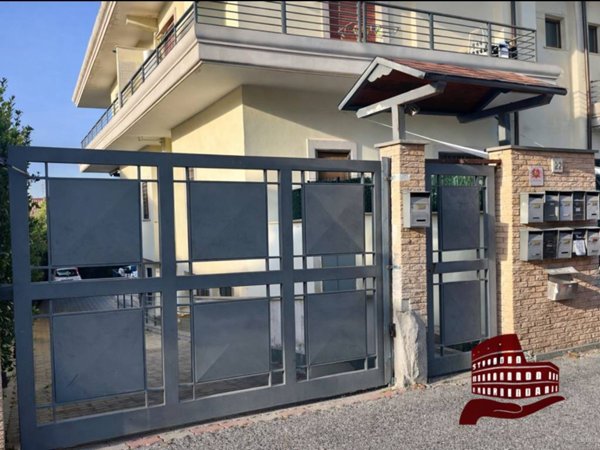 appartamento in vendita a Roma in zona Finocchio