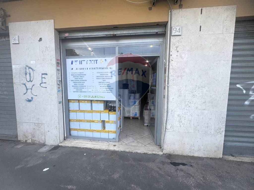 negozio in vendita a Roma in zona Ostia
