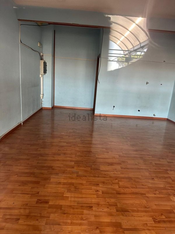 locale commerciale in vendita a Roma in zona Torre Angela