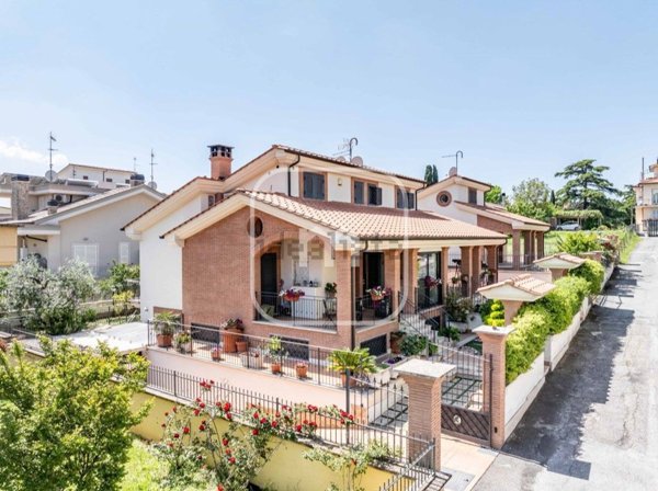 casa indipendente in vendita a Roma in zona Lunghezza