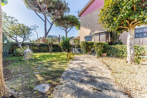 casa indipendente in vendita a Roma in zona Axa