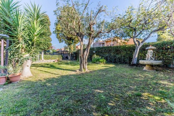 casa indipendente in vendita a Roma in zona Axa