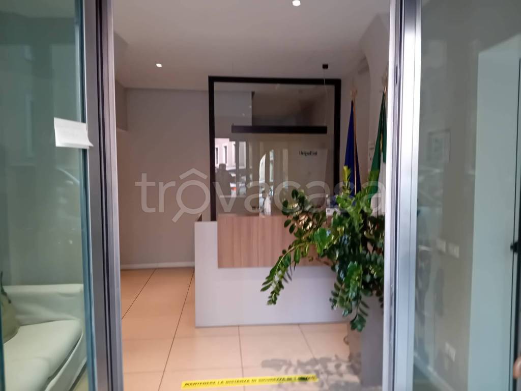 negozio in vendita a Roma in zona Trevi-Colonna