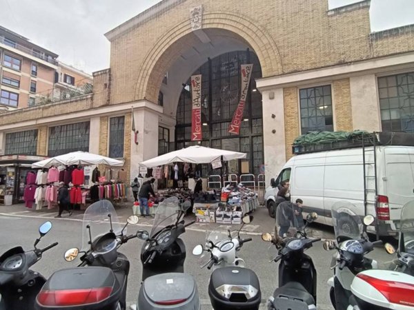 negozio in vendita a Roma in zona Salario