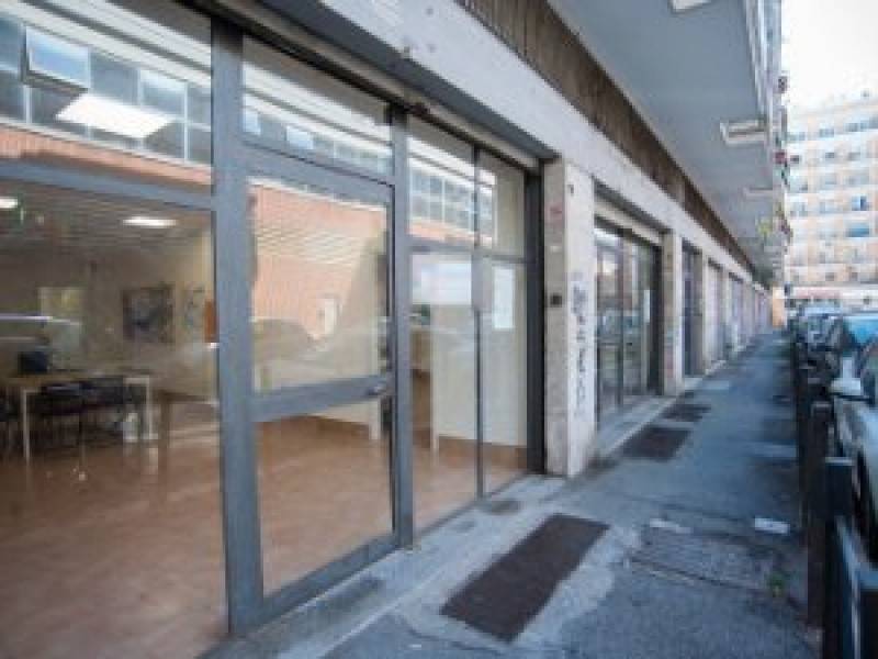negozio in vendita a Roma in zona Tuscolano