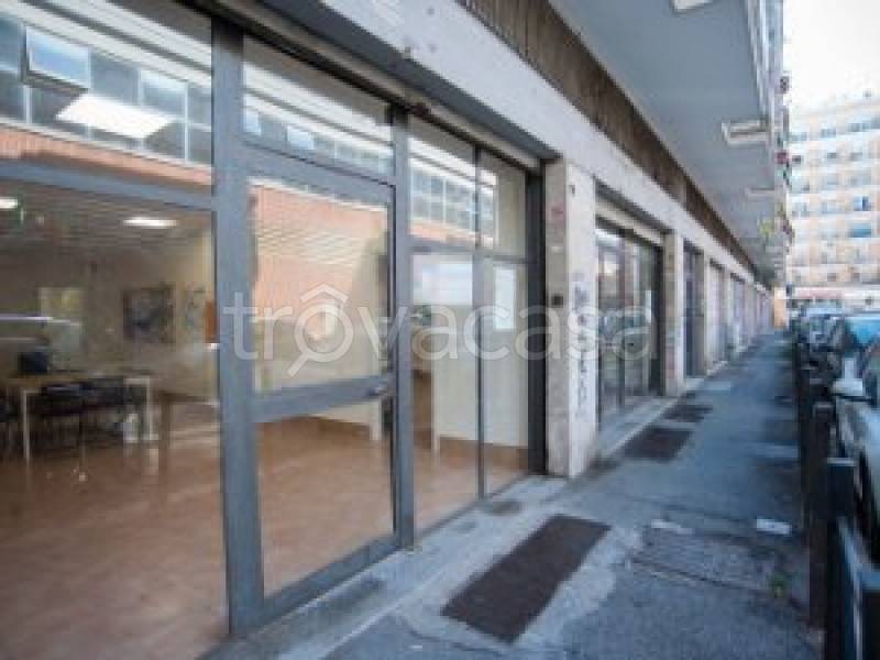 negozio in vendita a Roma in zona Tuscolano