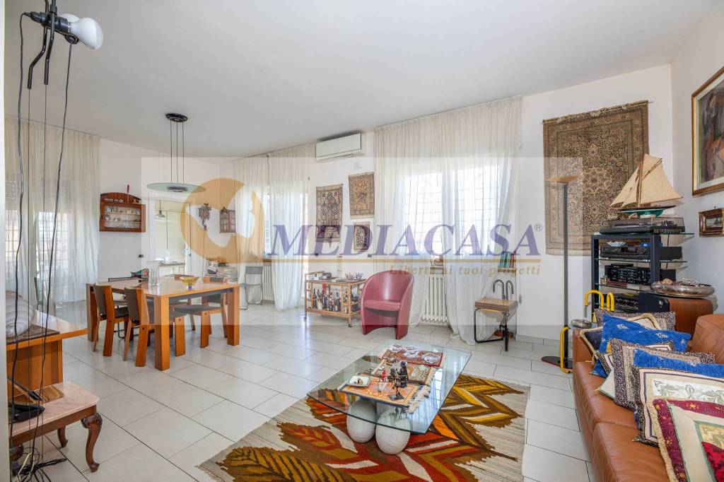 appartamento in vendita a Roma in zona Tor di Quinto