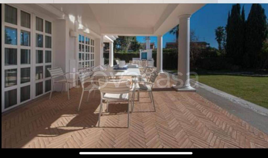 casa indipendente in vendita a Roma in zona Casal Palocco