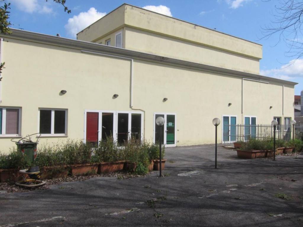 intera palazzina in vendita a Roma in zona Ponte di Nona