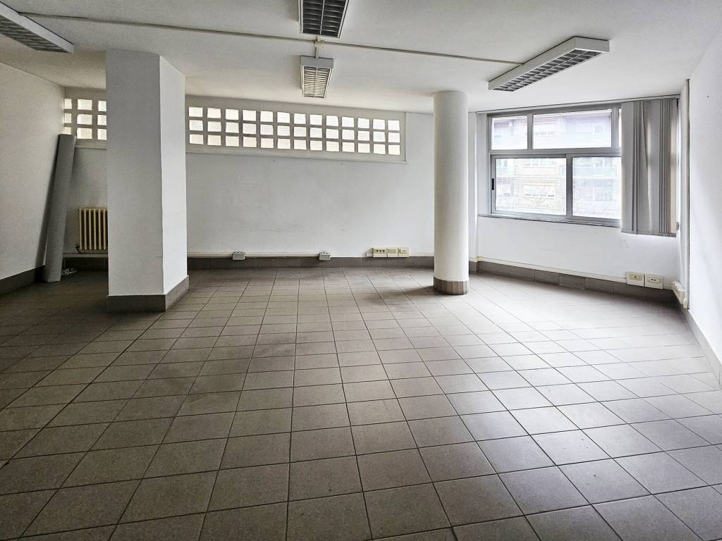 ufficio in vendita a Roma in zona Testaccio