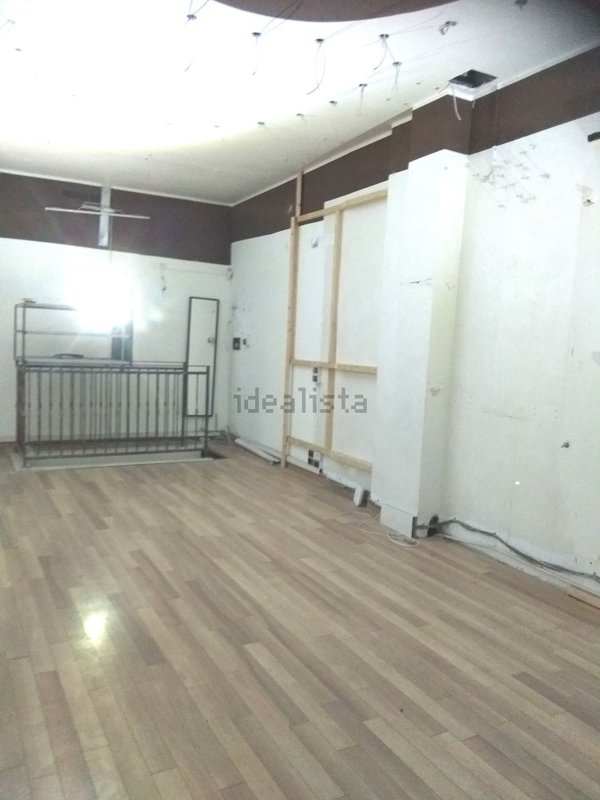 negozio in vendita a Roma in zona Don Bosco