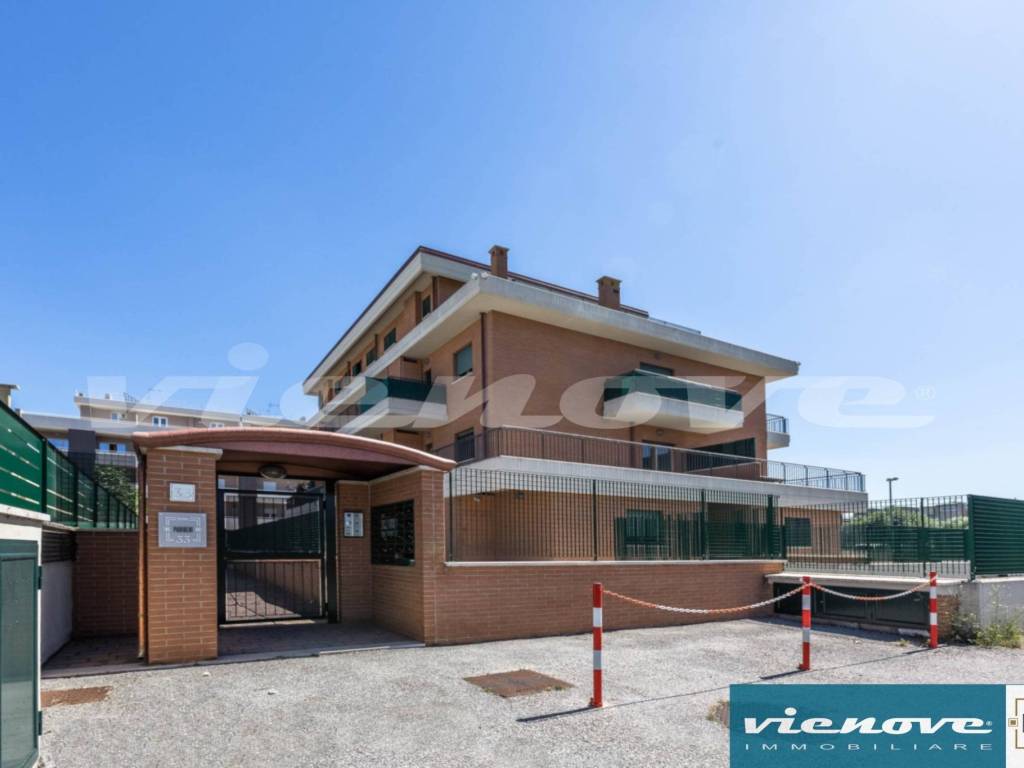 appartamento in vendita a Roma in zona Osteria del Curato