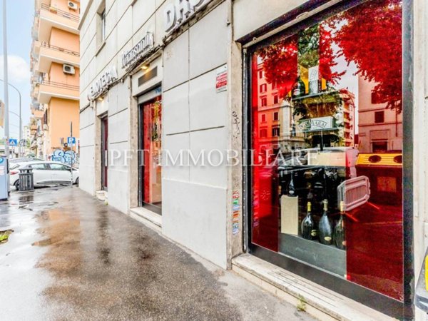 negozio in vendita a Roma in zona Ostiense