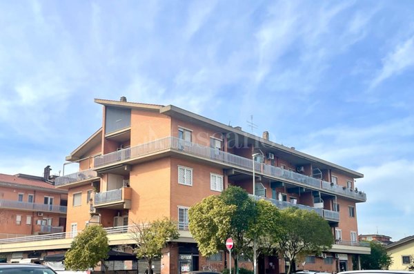 appartamento in vendita a Roma in zona Casal Morena