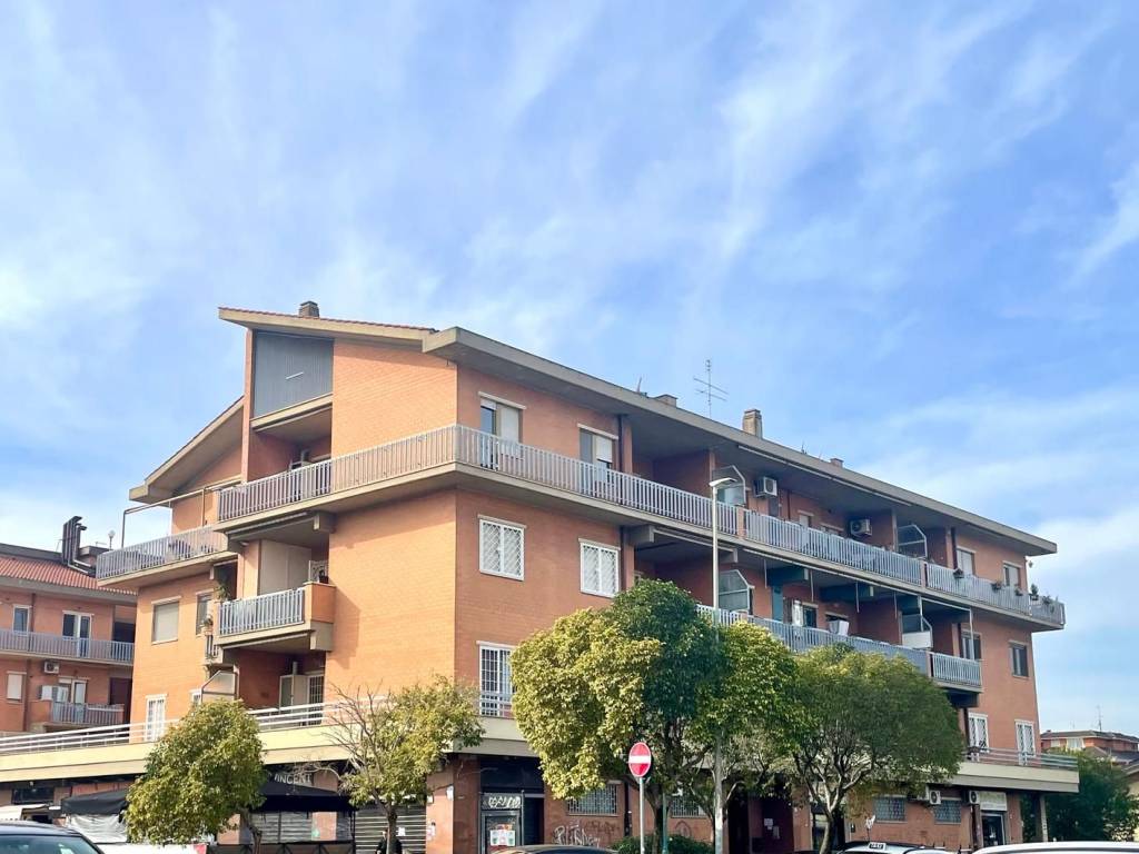 appartamento in vendita a Roma in zona Casal Morena