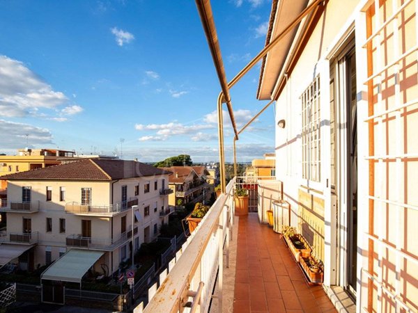 appartamento in vendita a Roma in zona Tomba di Nerone