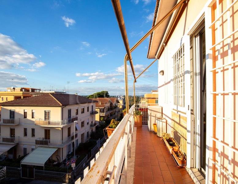 appartamento in vendita a Roma in zona Tomba di Nerone