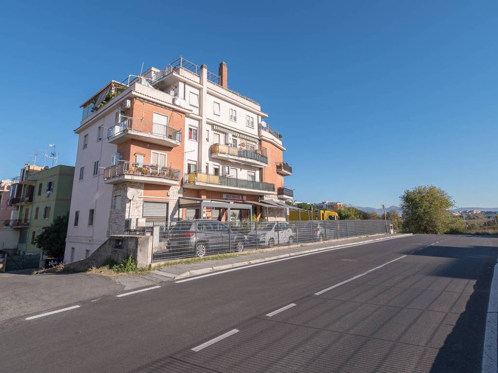 ufficio in vendita a Roma in zona Settecamini