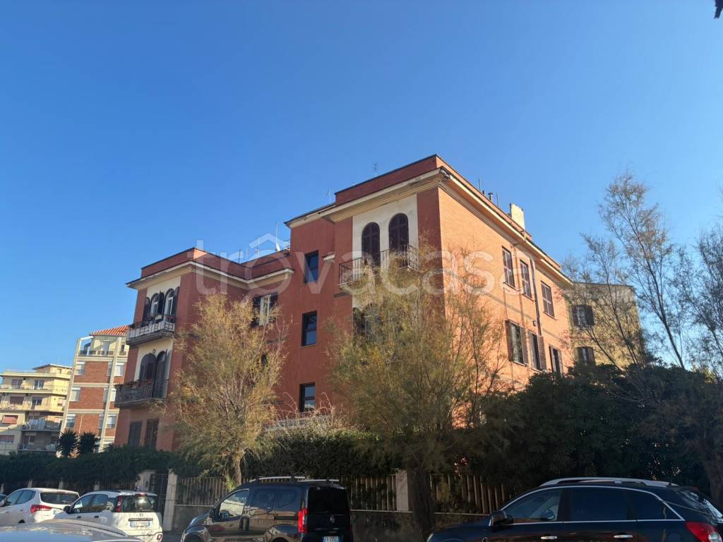 appartamento in vendita a Roma in zona Ostia