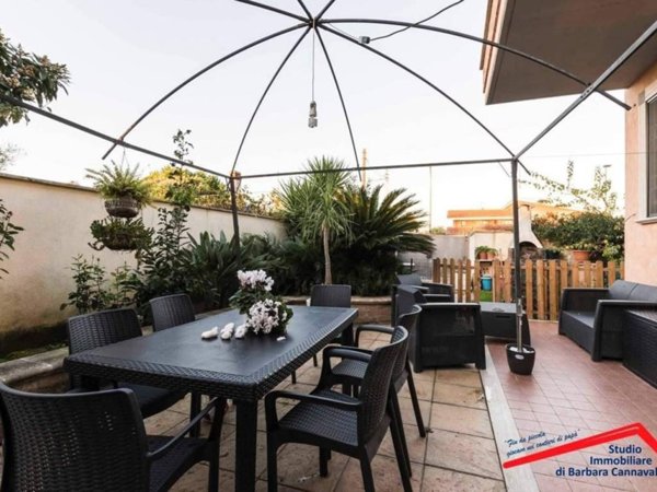 casa indipendente in vendita a Roma in zona Infernetto