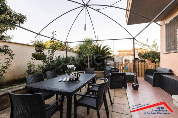 casa indipendente in vendita a Roma in zona Infernetto