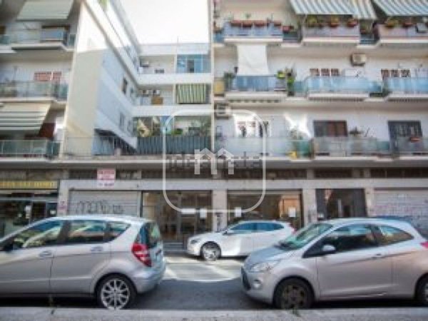 negozio in vendita a Roma in zona Tuscolano