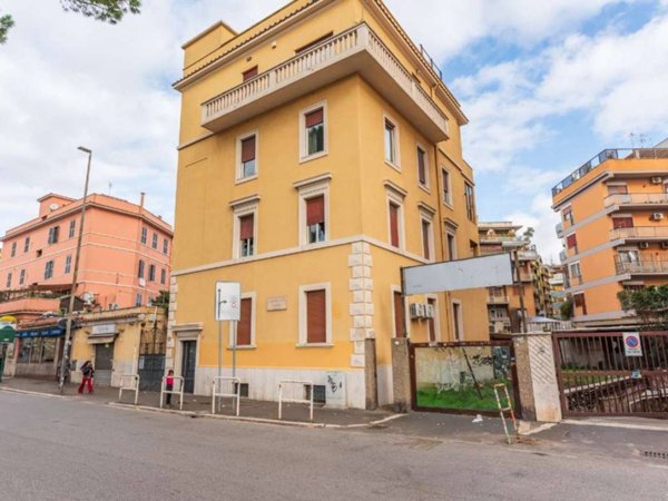 negozio in vendita a Roma in zona Aurelio