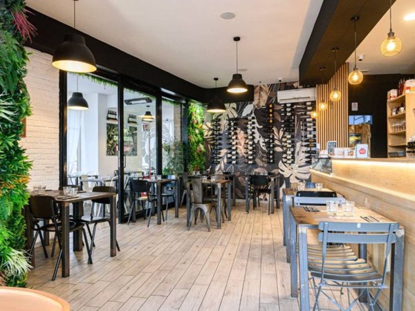 negozio in vendita a Roma in zona Ostiense