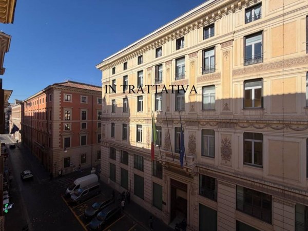 appartamento in vendita a Roma in zona Trevi-Colonna