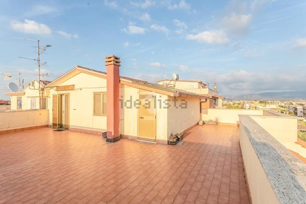 appartamento in vendita a Roma in zona Lunghezza