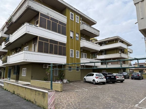 appartamento in vendita a Roma in zona Romanina
