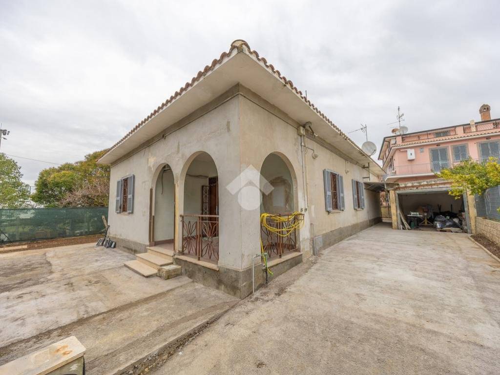casa indipendente in vendita a Roma in zona Ponte di Nona