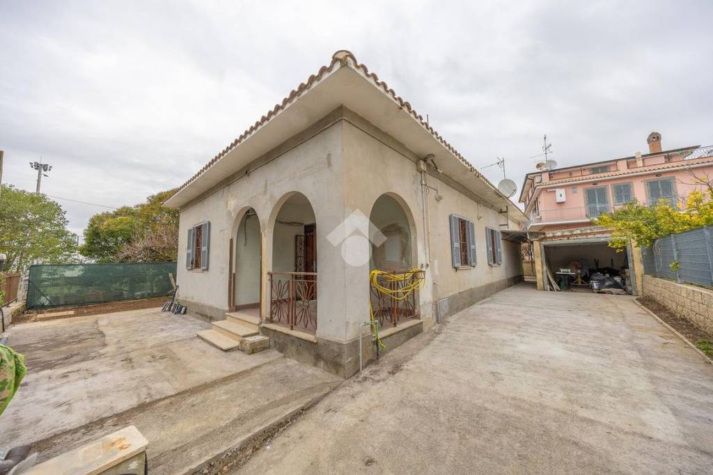 casa indipendente in vendita a Roma in zona Ponte di Nona