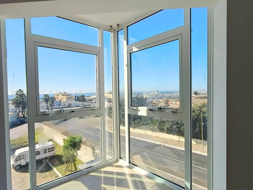 appartamento in vendita a Roma in zona Castel Fusano