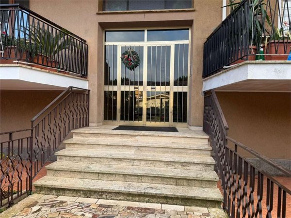 appartamento in vendita a Roma in zona Torrione Cerquetta