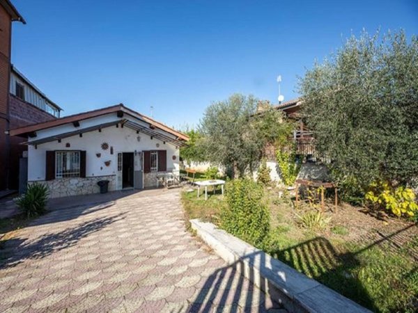 casa indipendente in vendita a Roma in zona Case Rosse