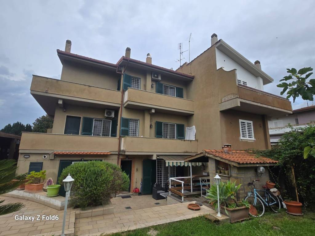 casa indipendente in vendita a Roma in zona Axa