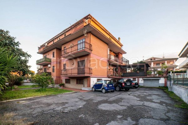 appartamento in vendita a Roma in zona Finocchio