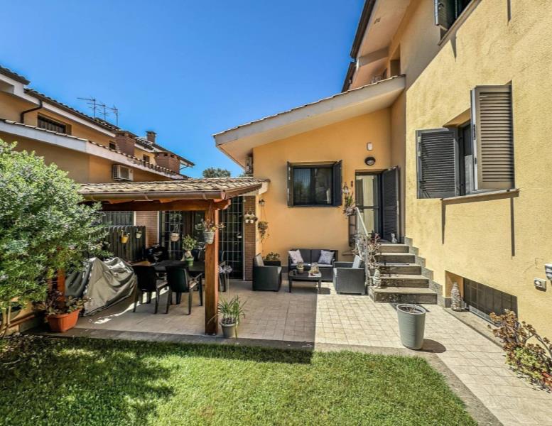 appartamento in vendita a Roma in zona Infernetto