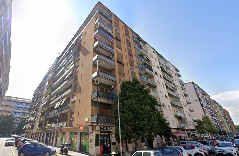 locale commerciale in vendita a Roma in zona Prenestino-Labicano