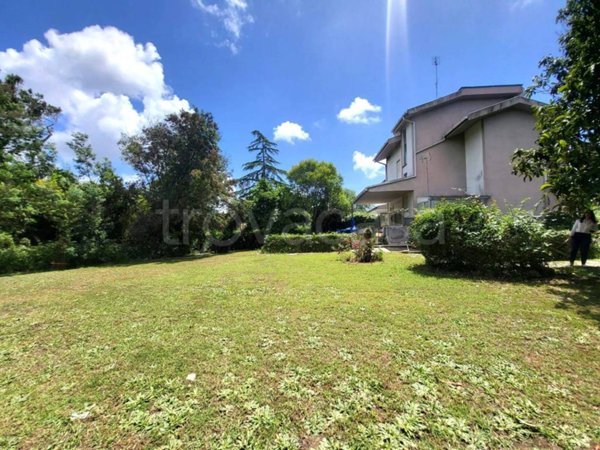 casa indipendente in vendita a Roma in zona Casal Palocco