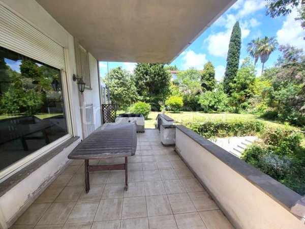 casa indipendente in vendita a Roma in zona Casal Palocco