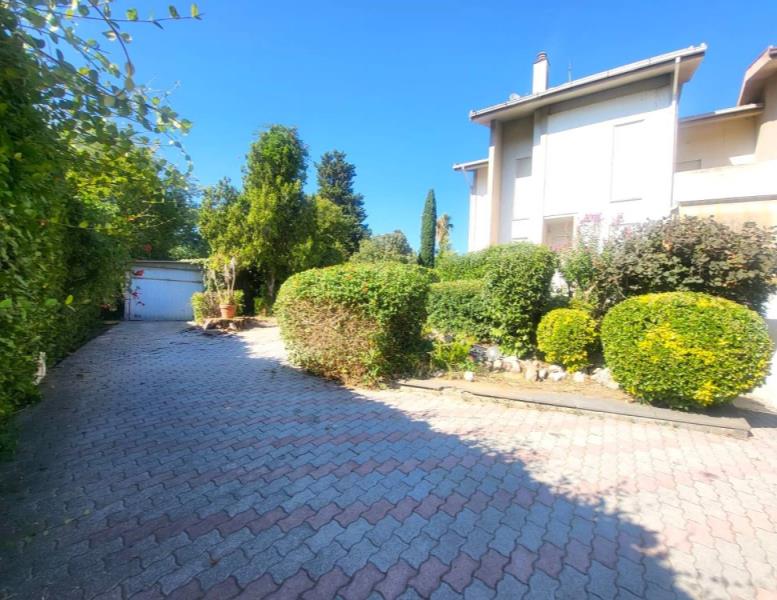 casa indipendente in vendita a Roma in zona Casal Palocco