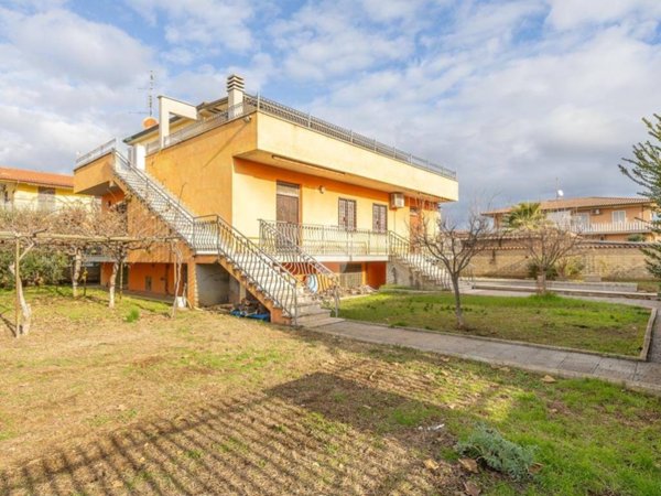 intera palazzina in vendita a Roma in zona Castelverde