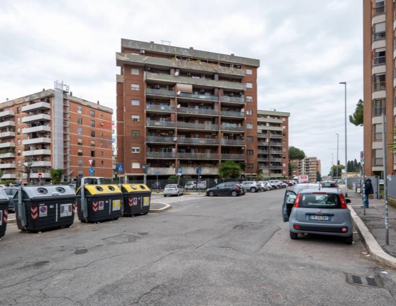 appartamento in vendita a Roma in zona Cinecittà